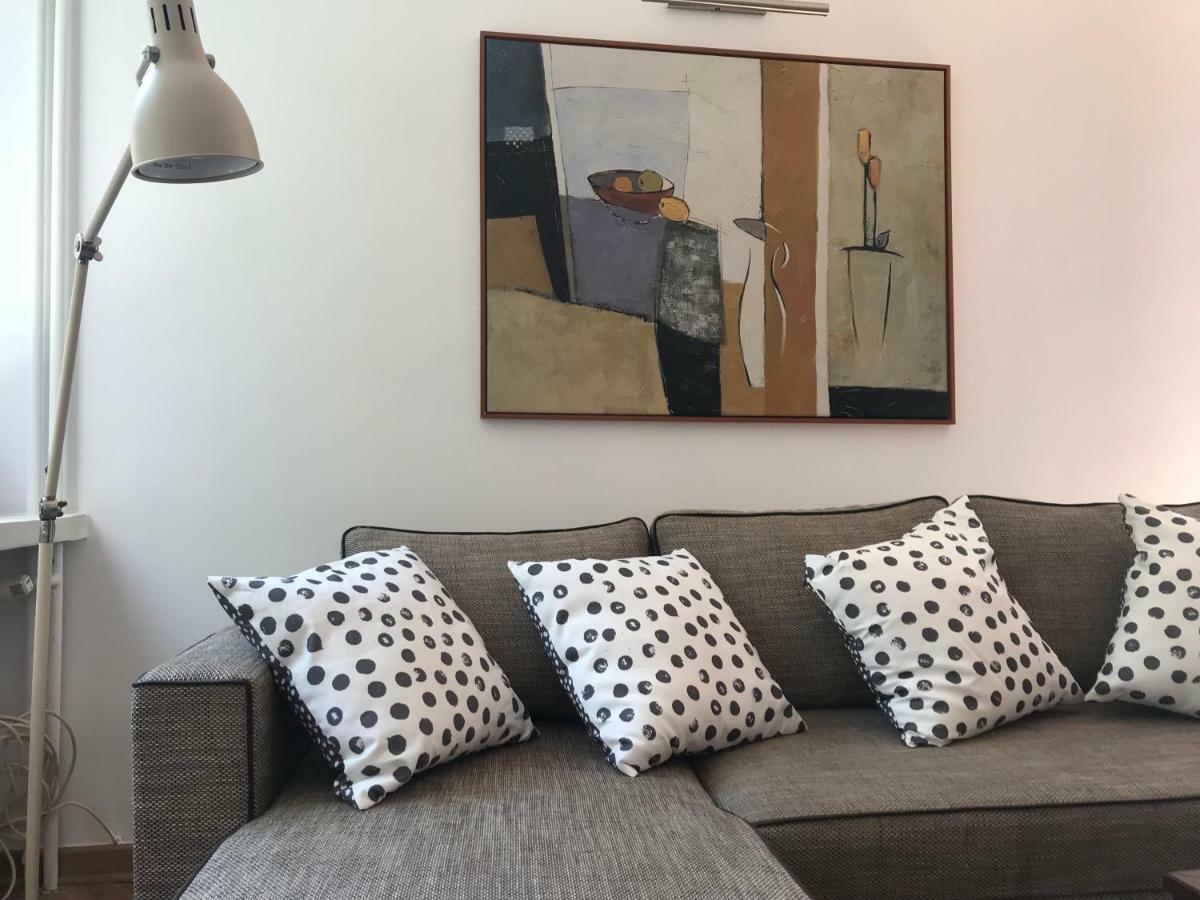 Nina Na Bielanskiej Varsavia Esterno foto